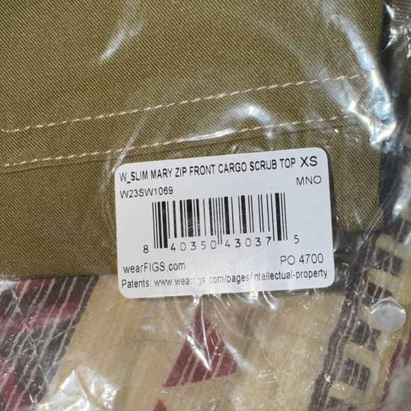 Figs Women's Olive Cargo Scrub Set - Picture 6 of 6